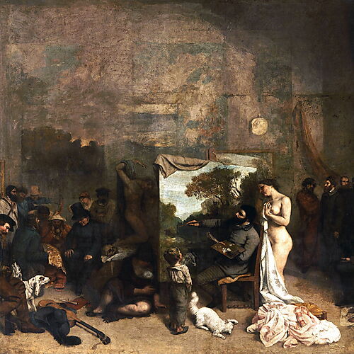 Gustave Courbet malt in der Mitte seines Ateliers an einer Landschaft; zahlreiche Menschen stehen zu beiden Seiten.