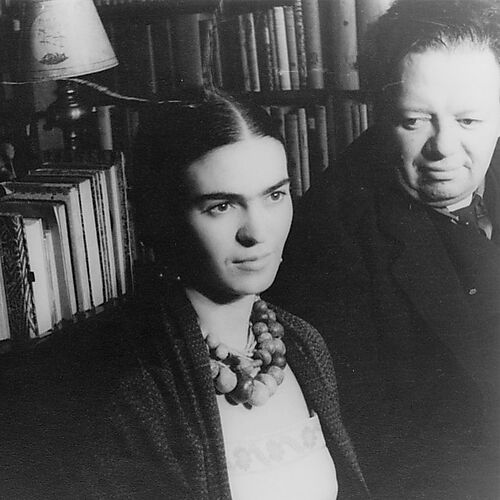 Fotografie: Frida Kahlo (Mitte) mit Diego Rivera, Foto von Carl van Vechten