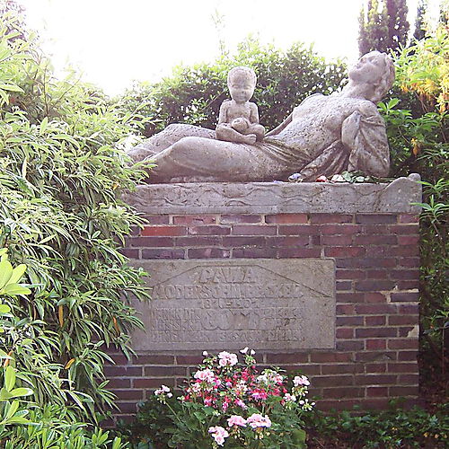 Grabdenkmal auf dem Worpsweder Friedhof, von Bernhard Hoetger