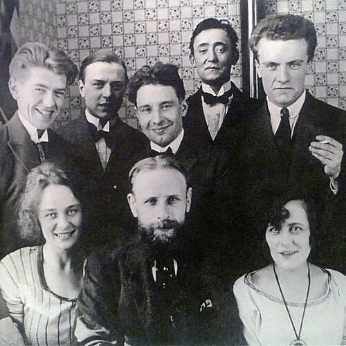 Rene Magritte (ganz links) im Kreise seiner Freunde