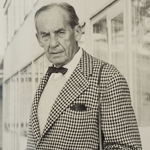 Walter Gropius auf Besuch in Deutschland