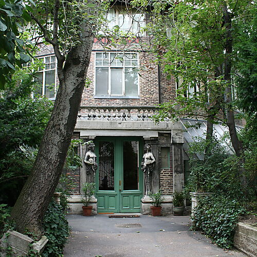 Eingang zur Künstlersiedlung La Ruche