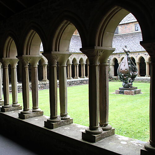 Plastik, Jacob Lipchitz "Descent of the Spirit"