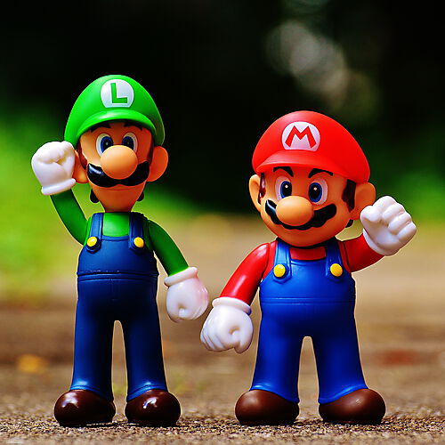 die Spielecharaktere Mario und Luigi