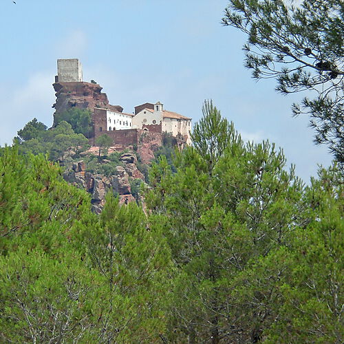 Die Einsiedelei Sant Ramon auf dem Berg Mare de Déu de la Roca bei Mont-roig del Camp