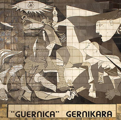 Nachbildung von Picassos Guernica in Form von Kacheln als Wandbild in Originalgröße in der Stadt Gernika