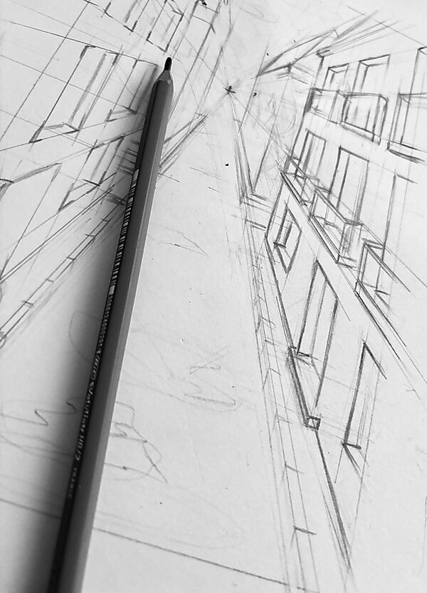 Architekturskizze mit perspektivischen Linien und räumlichem Bildaufbau auf Papier.