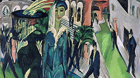 Zwei elegant gekleidete Frauen auf dem Potsdamer Platz, umgeben von kantigen Figuren, schrägen Raumlinien und kräftigen expressionistischen Farben