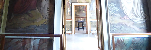 Blick in das mit Fresken ausgestattete Dante-Zimmer des Casino Massimo in Rom mit Wandbildern von Joseph Anton Koch und einem Deckengemälde von Philipp Veit.