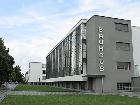 Rekonstruiertes Hauptgebäude des Bauhaus Dessau
