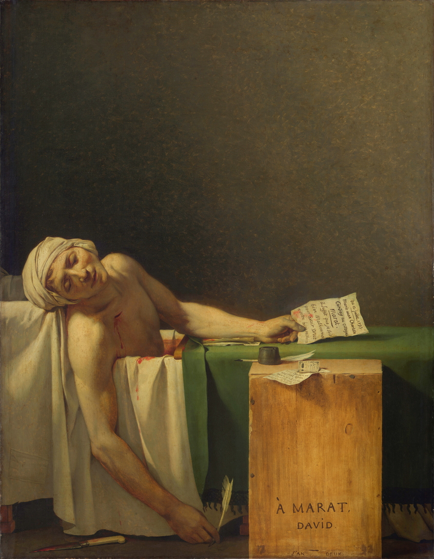 Der ermordete Jean-Paul Marat liegt mit einem Brief in der Hand in seiner Badewanne; neben ihm befinden sich Schreibzeug, eine Holzkiste und das blutige Messer.