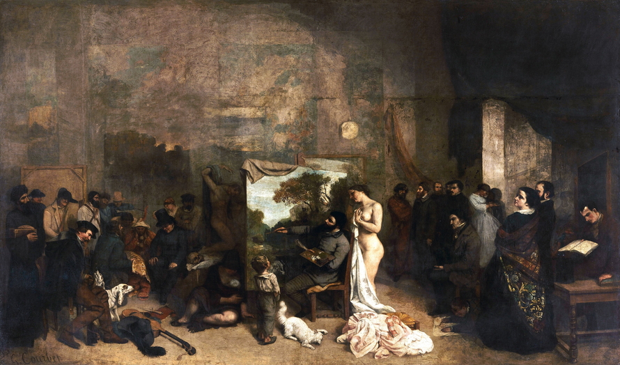 Gustave Courbet malt in der Mitte seines Ateliers an einer Landschaft; zahlreiche Menschen stehen zu beiden Seiten.